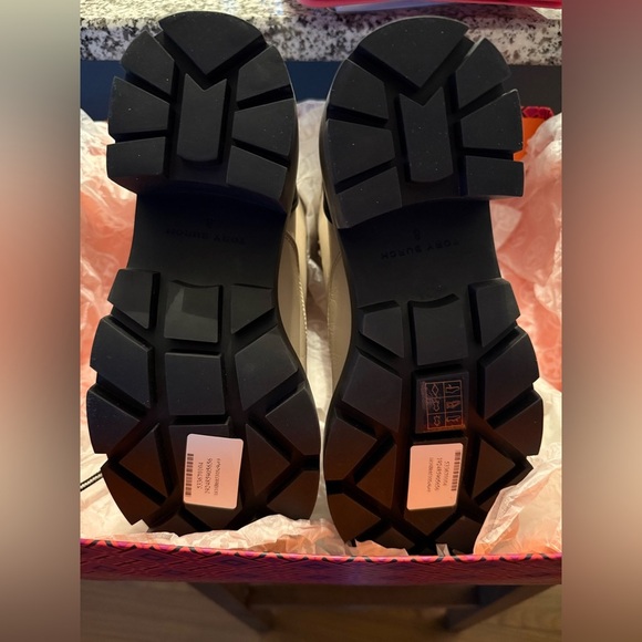 Tory Burch Ankle Boot Lug Sole Hiker NEW
Waxy Cow Leather w Box US 8 - Picture 11 of 16